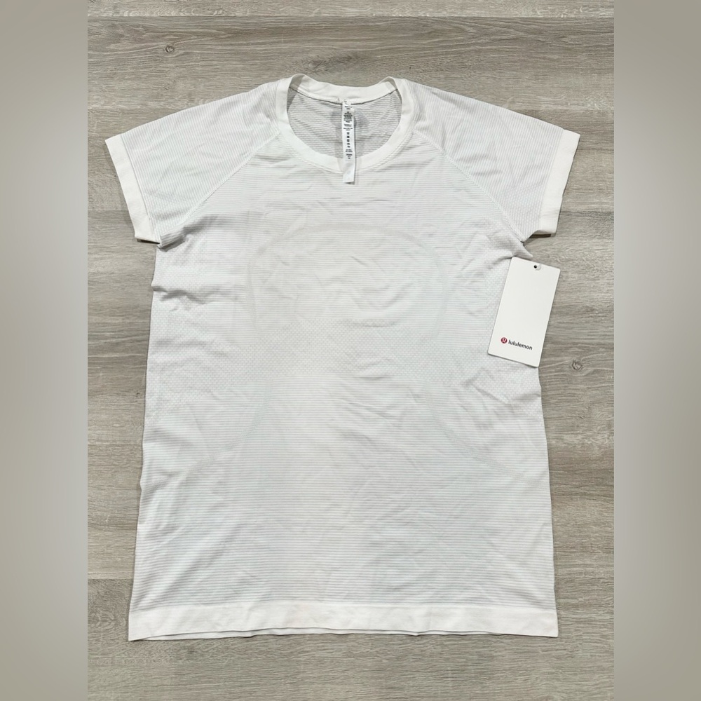A43 NWT Lululemon Swiftly Tech Short Sleeve Crew Size 12 White WHWH Wizard